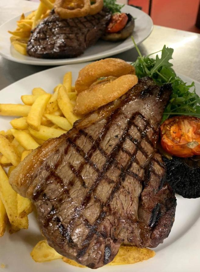 The Red Lion & Cellar Room, Betchworth Exteriér fotografie