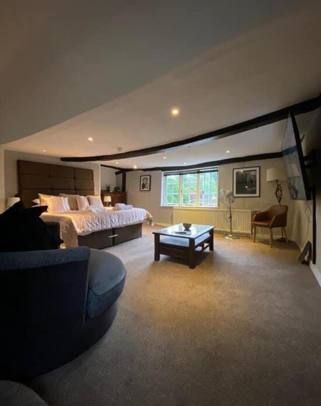 The Red Lion & Cellar Room, Betchworth Exteriér fotografie