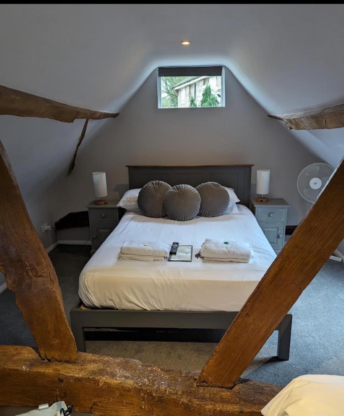 The Red Lion & Cellar Room, Betchworth Exteriér fotografie